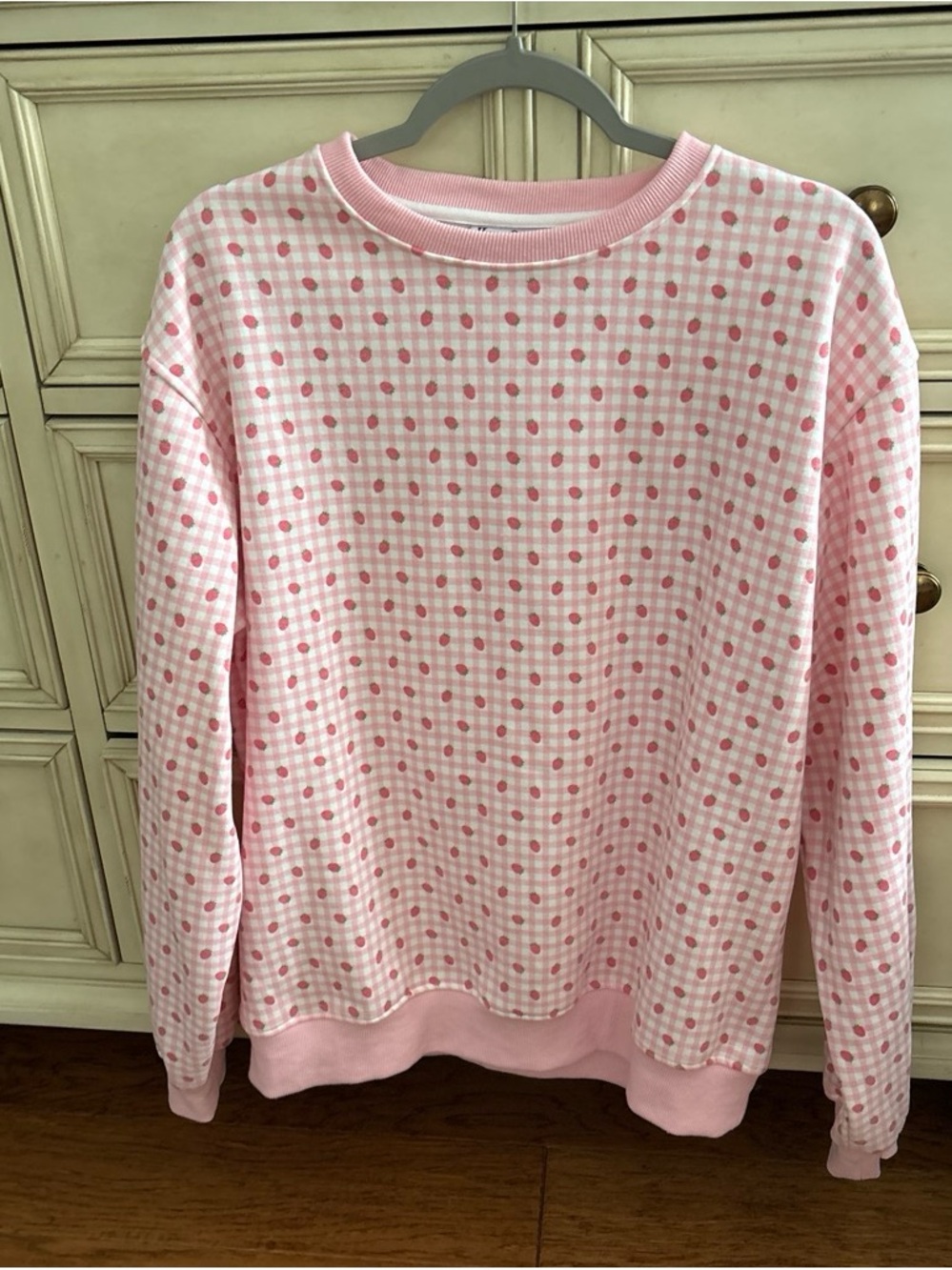NWOT Medium Strawberry Happy Camp3R Camper crewneck sweatshirt